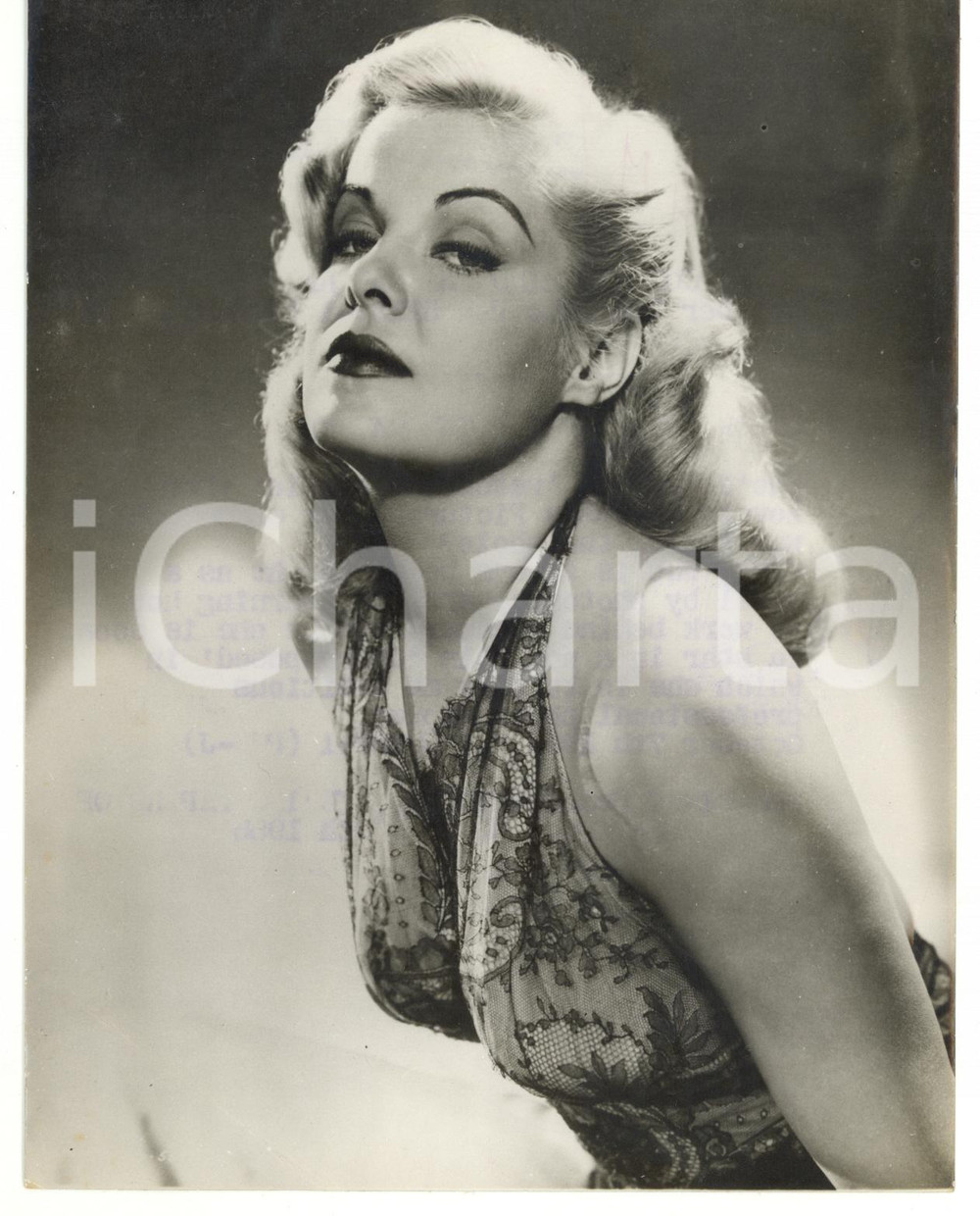 1955 CINEMA Actress Cleo MOORE portrait *Photo VINTAGE 15x20 Fotografia d'epoca, con didascalia coeva al verso. CONDIZIONI: POOR (piegatura all'angolo inferiore sinistro; timbro al verso visibile in superficie)FORMATO: 15x20 cm    originale e autentica 1