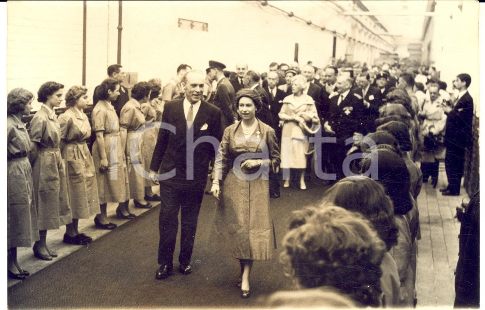 Fotografia d epoca originale 1957 ROUBAIX Regina Elisabetta visita filatura con il direttore AmÃ©dÃ©e PROUVOST 1