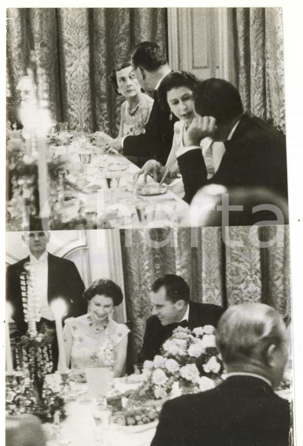 1958 LONDON Thanksgiving Day - ELISABETH II with Richard NIXON *Foto DOPPIA Fotografia d'epoca, con didascalia coeva al verso. CONDIZIONI: POOR (fotografia rifilata; bassa qualit&agrave; di stampa; piccole piegature ai margini)FORMATO: 12x20 cm    originale e autentica 1