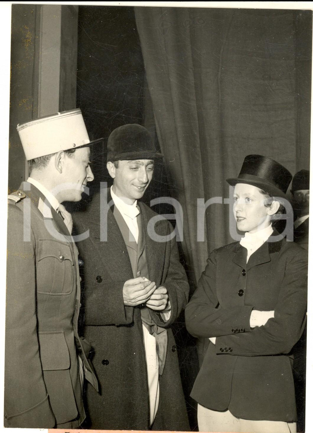 1953 GENEVE Concours Hippique - Lieutenant du BREUIL et Nathalie PERRONE Photo Fotografia d'epoca con didascalia coeva.  CONDIZIONI: G (ma lievi rigature superficiali)FORMATO:  13x18 cm    originale e autentica 1