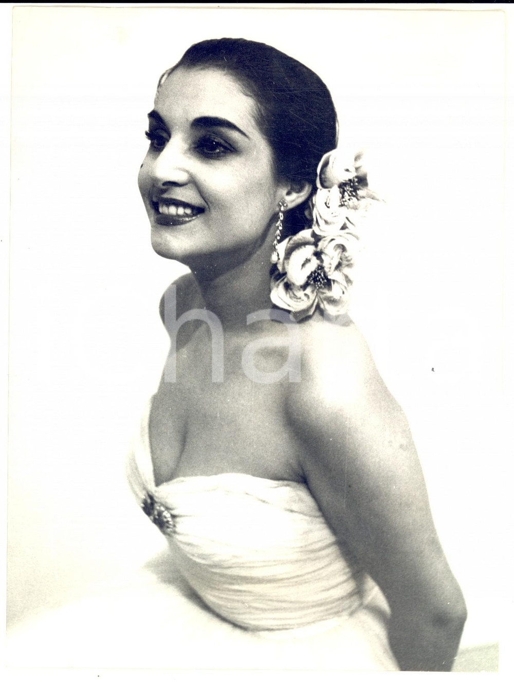 1954 HAMBURG Actress Nita MISTRAL in a Spanish film - Photo 15x20 cm Fotografia d'epoca con didascalia al verso. CONDIZIONI: FAIR (lieve piegatura all'angolo superiore sinistro e sovraimpressione)     originale e autentica 1