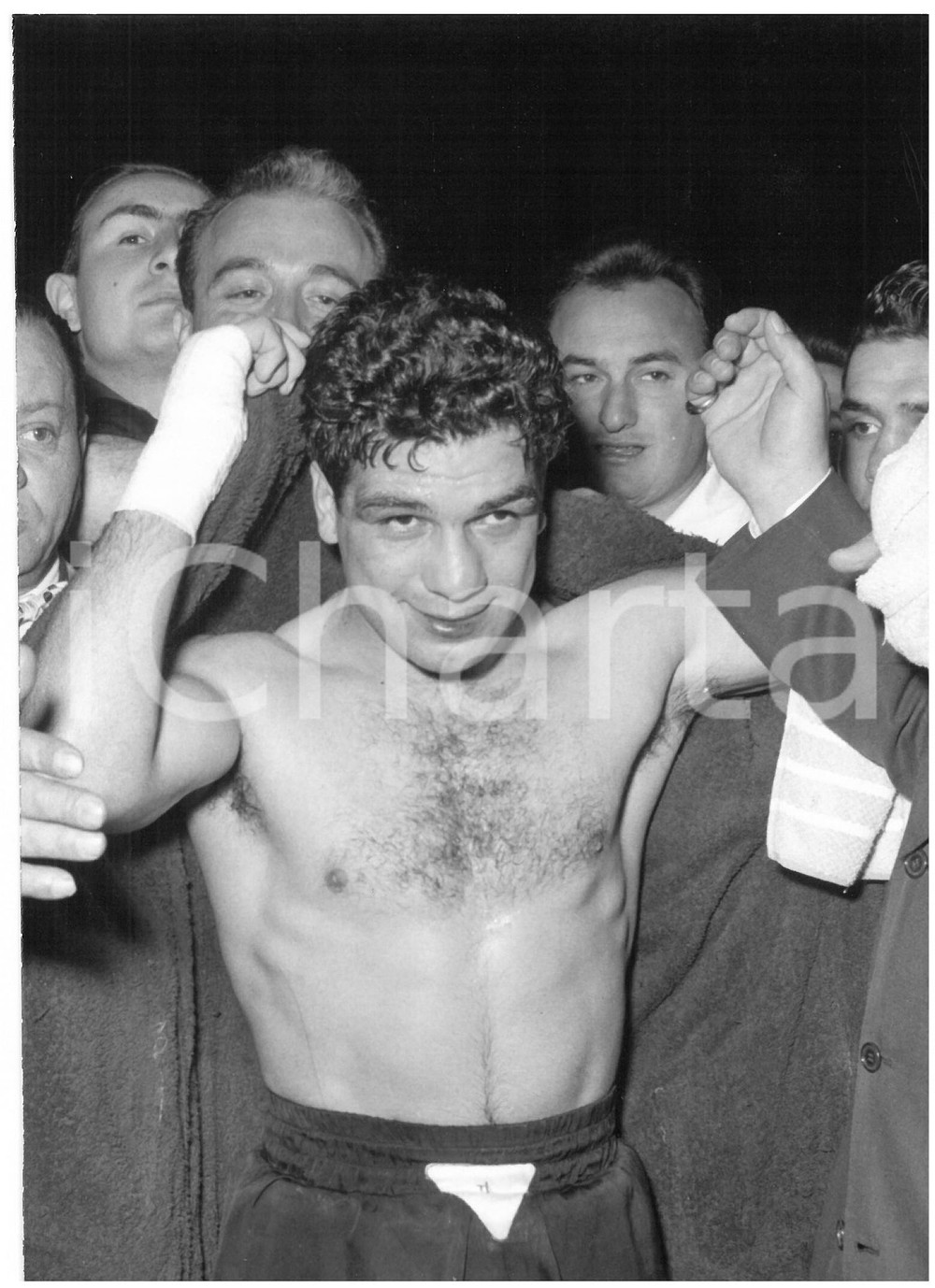 1956 MILANO - PUGILATO Ritratto di Duilio LOI *Foto 13x18 cm Fotografia d'epoca con didascalia coeva al verso.  CONDIZIONI: G CONDIZIONI: 13x18 cm    originale e autentica 1