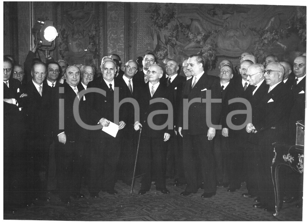 1953 ROMA Pietro CAMPILLI presenta a Luigi EINAUDI i Cavalieri del Lavoro *Foto