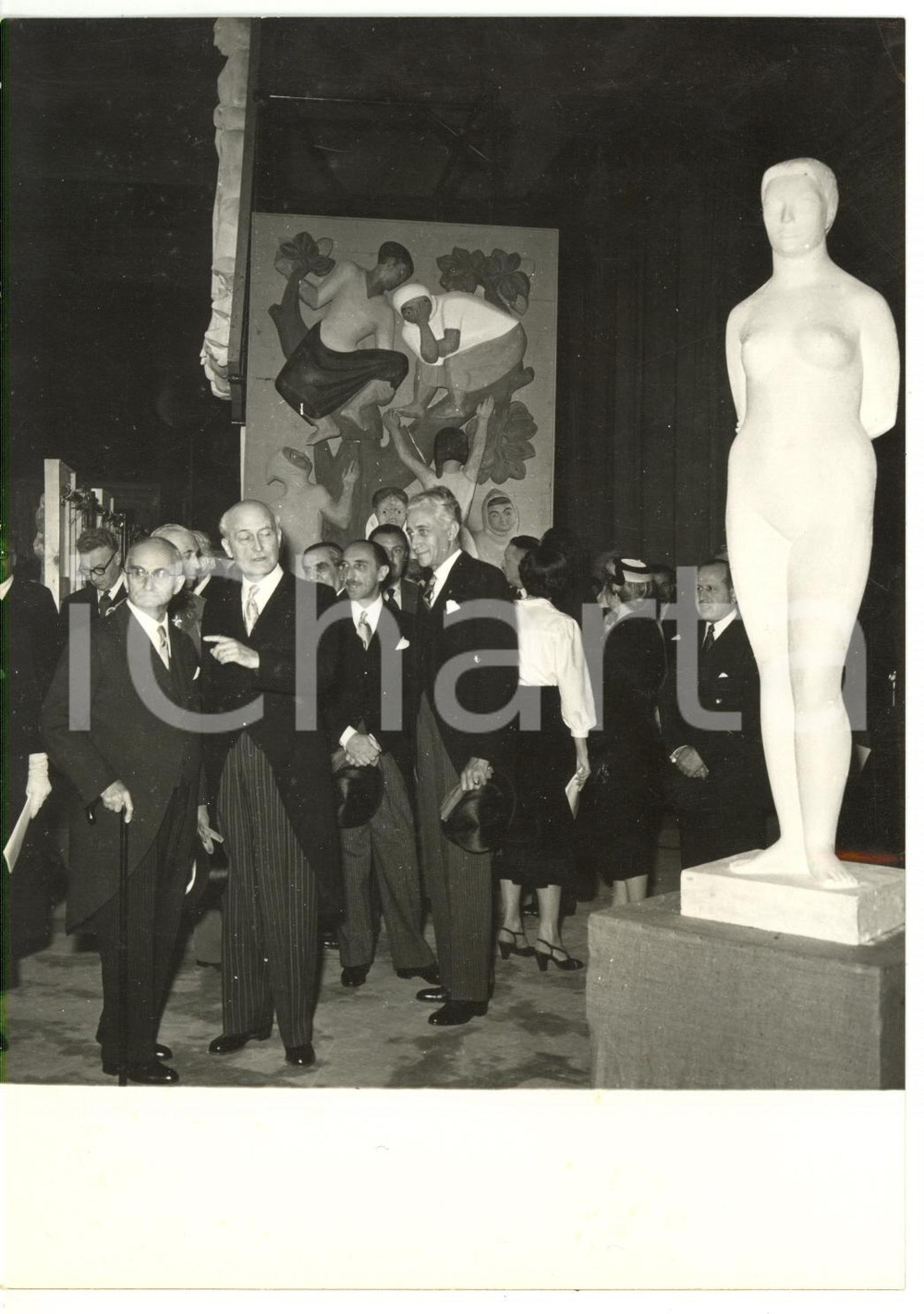 1954 ROMA Villa Medici - Luigi EINAUDI visita mostra AcadÃ©mie de France *Foto Fotografia d'epoca con didascalia coeva al verso.  CONDIZIONI: G (ma lievi sovraimpressioni) CONDIZIONI: 13x18 cm    originale e autentica 1