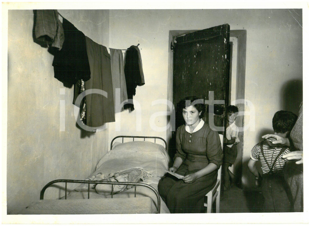 1958 TORINO Ragazza ritratta dopo fuga amorosa *Foto COSTUME 18x13 cm