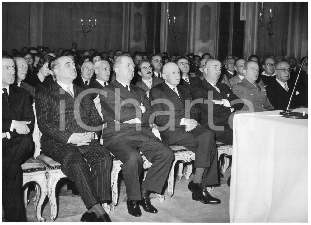 1958 MILANO - ISPI Giuseppe PELLA durante la conferenza *Foto 18x13 cm Fotografia d'epoca con didascalia coeva al verso.  CONDIZIONI: G CONDIZIONI: 18x13 cm    originale e autentica 1