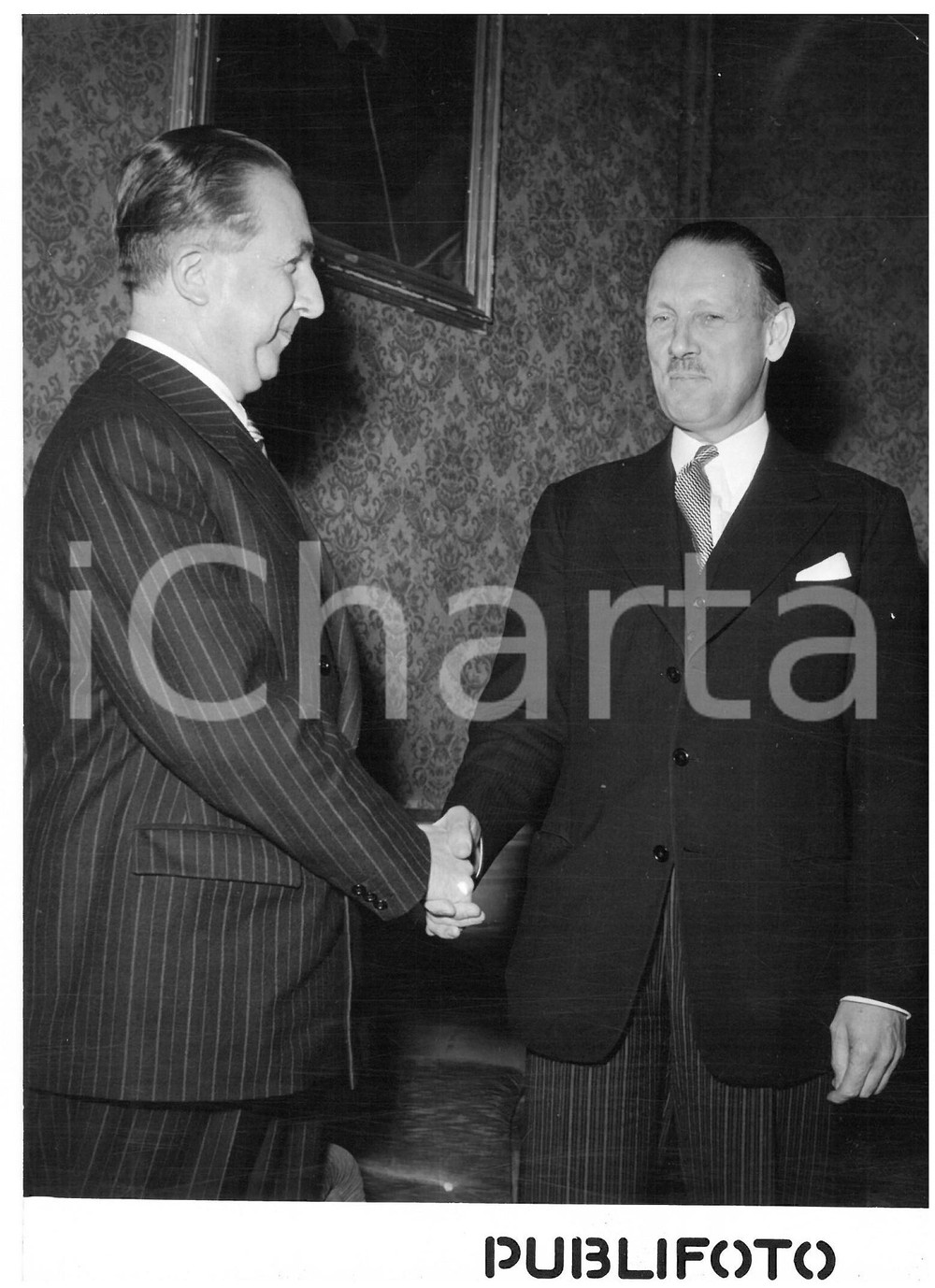 1953 ROMA Giuseppe PELLA riceve Sir Ashley CLARKE *Foto 13x18 cm