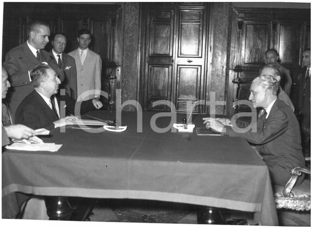 1957 ROMA Giuseppe PELLA con l'ambasciatore francese Jacques FOUQUES-DUPARC 