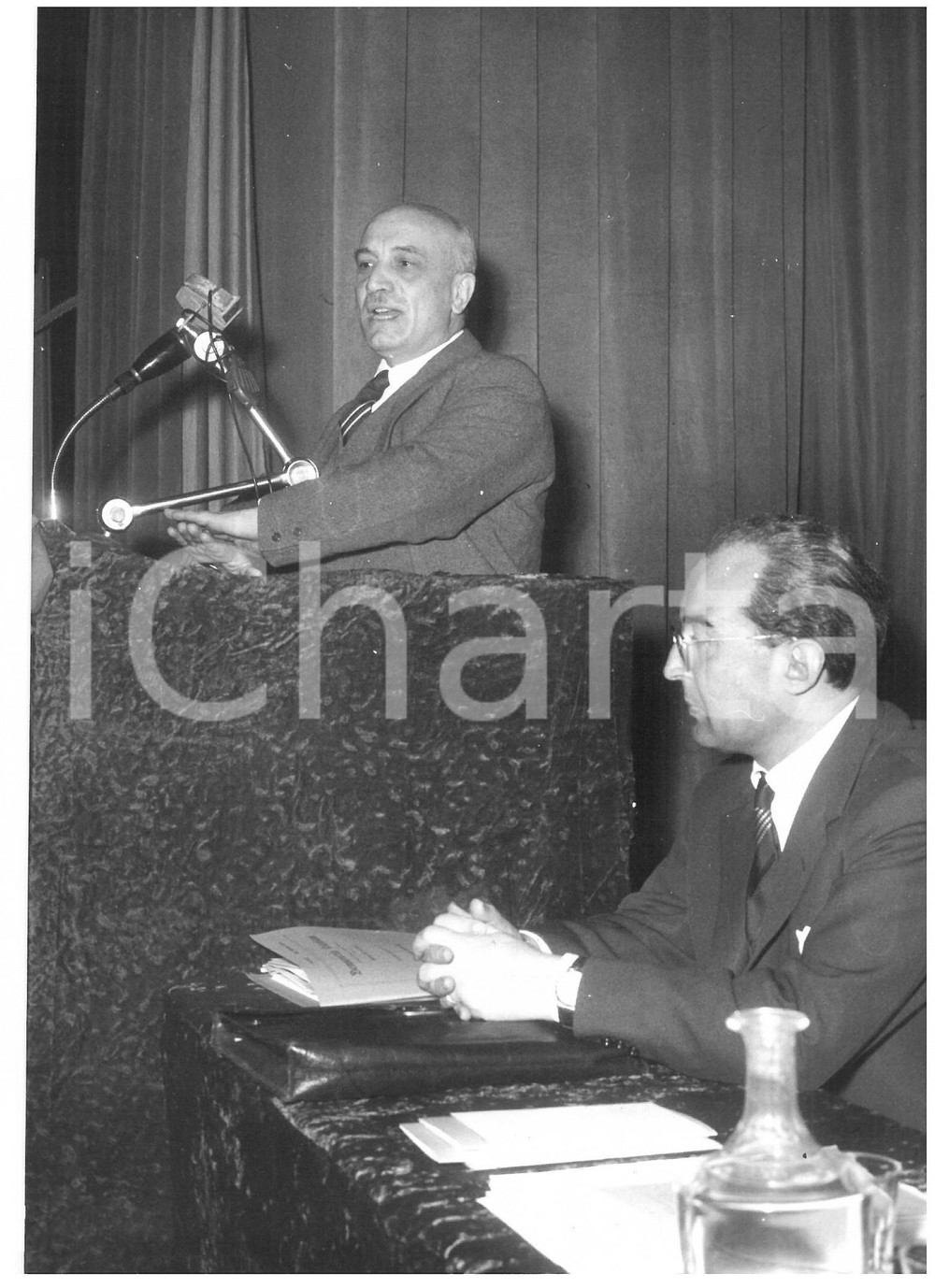 1958 ROMA Convegno Formazione Professionale - Discorso di Amintore FANFANI Fotografia d'epoca con didascalia coeva al verso.  CONDIZIONI: G (ma minima ondulazione al margine superiore) CONDIZIONI: 13x18 cm    originale e autentica 1