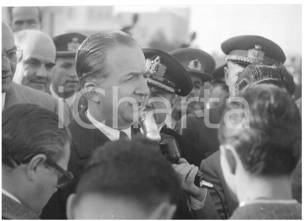 1953 ROMA - Giuseppe PELLA rilascia intervista ai giornalisti - Foto 18x13 cm Fotografia d'epoca con didascalia coeva al verso.  CONDIZIONI: G (ma piccola sovraimpressione) CONDIZIONI: 18x13 cm    originale e autentica 1