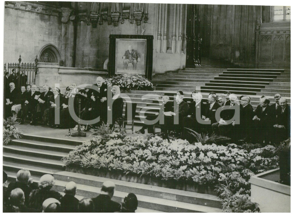 1954 LONDON Westminster Hall - Sir Winston CHURCHILL enjoying his own joke  Fotografia d'epoca con didascalia coeva al verso.  CONDIZIONI: G (ma lieve sovraimpressione) CONDIZIONI: 20x15 cm    originale e autentica 1