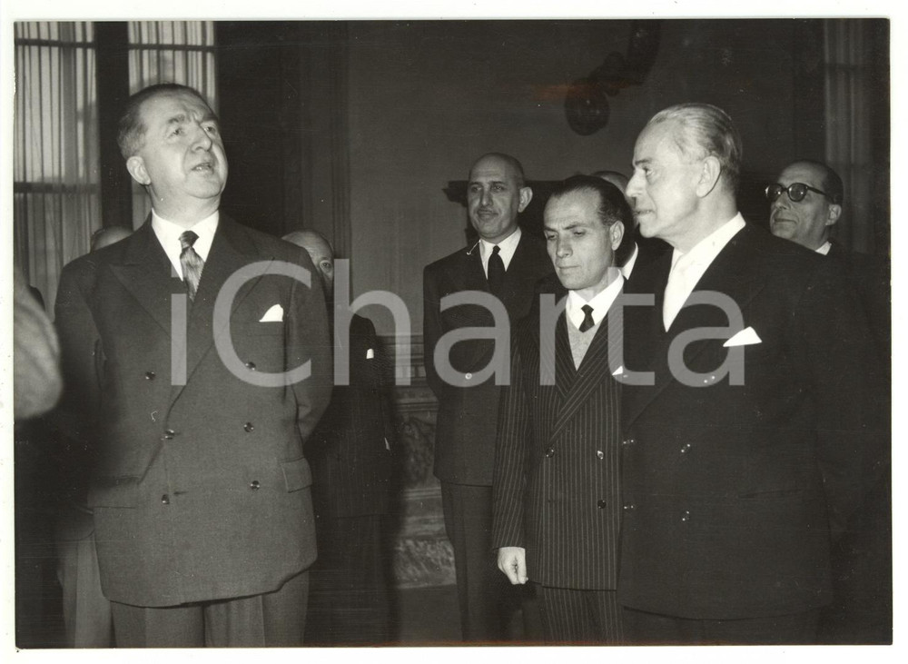 1958 ROMA Ministro Giuseppe PELLA con Gaetano MARTINO *Foto 18x13 cm Fotografia d'epoca con didascalia coeva al verso.  CONDIZIONI: G CONDIZIONI: 18x13 cm    originale e autentica 1