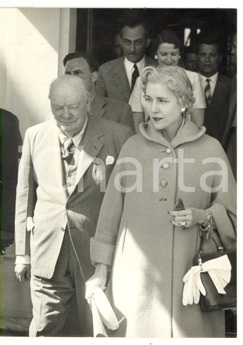 1955 SIRACUSA Sir Winston CHURCHILL con l'ambasciatrice Clare BOOTHE LUCE *Foto Fotografia d'epoca.  CONDIZIONI: G (ma minima piegatura) CONDIZIONI: 13x18 cm     originale e autentica 1