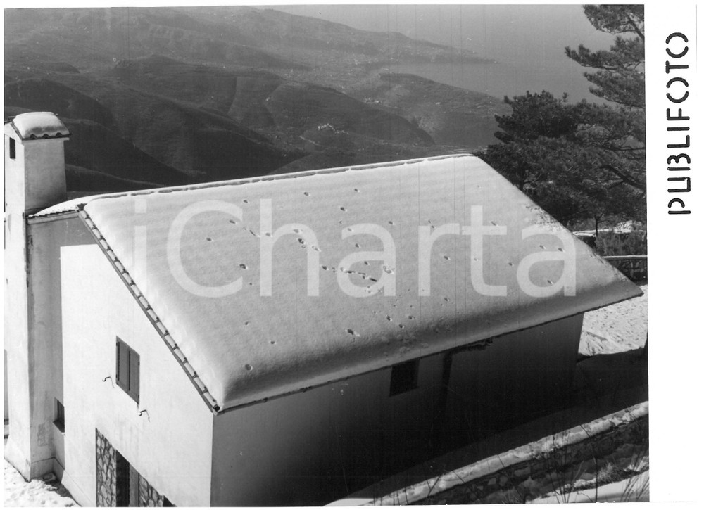 1954 MONTE FAITO Eccezionale nevicata - Abitazione ricoperta dalla neve *Foto Fotografia d'epoca, con didascalia coeva al verso.  CONDIZIONI: G FORMATO: 18x13 cm    originale e autentica 1