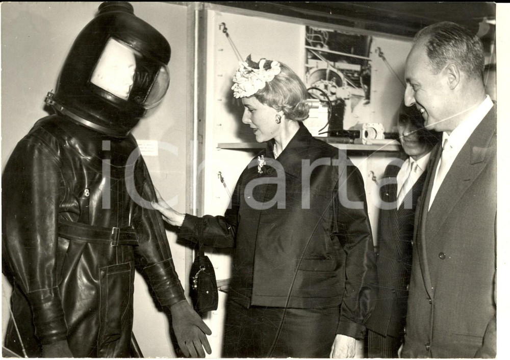 1955 ca ROMA (?) Ambasciatrice Clare BOOTHE LUCE visita mostra a tema marino