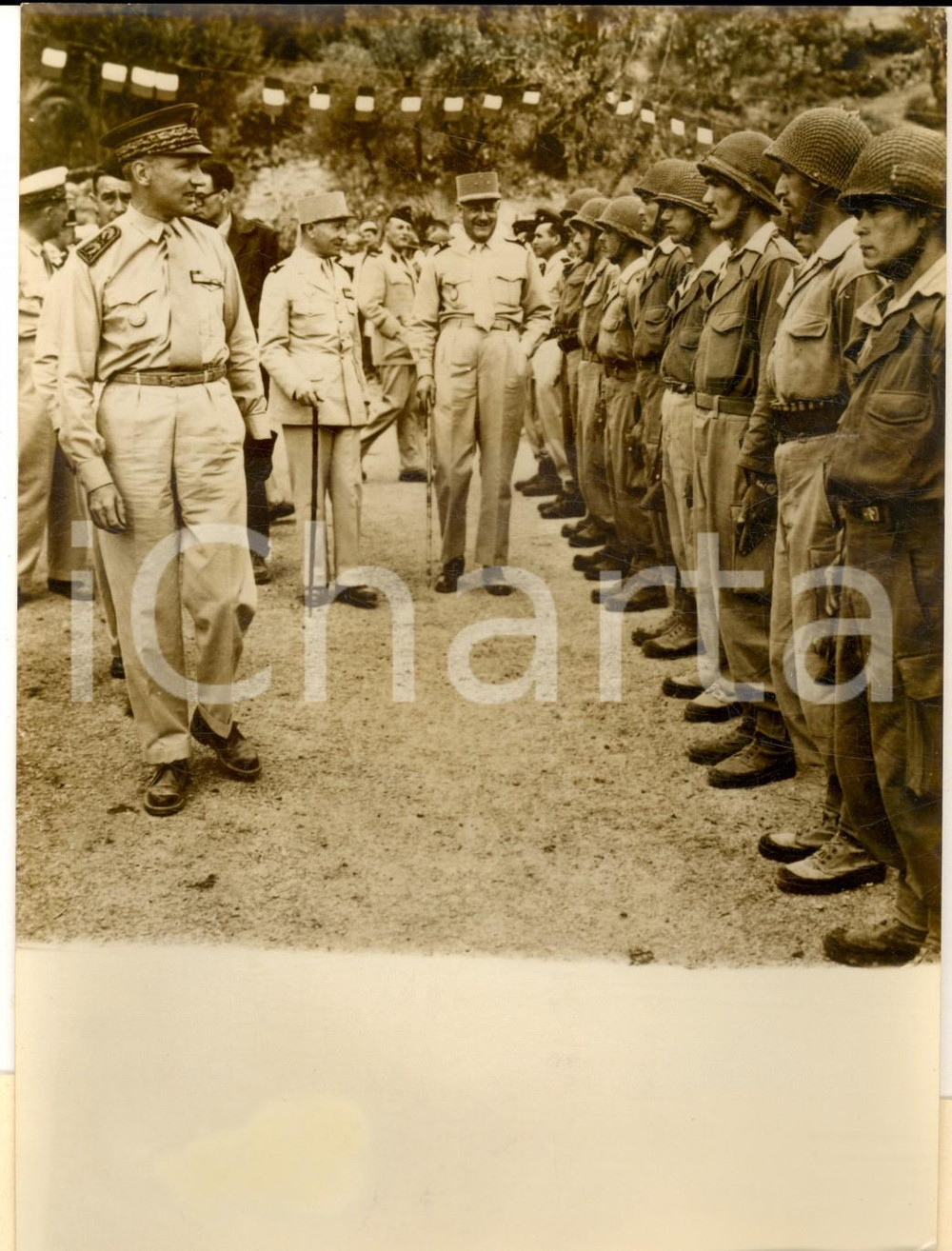 1956 BEN DAOUD (ALGERIE) Maurice PAPON parmi les volontaires indigÃ¨nes *Photo Fotografia d'epoca con didascalia coeva.  CONDIZIONI: GFORMATO: 13x18 cm    originale e autentica 1