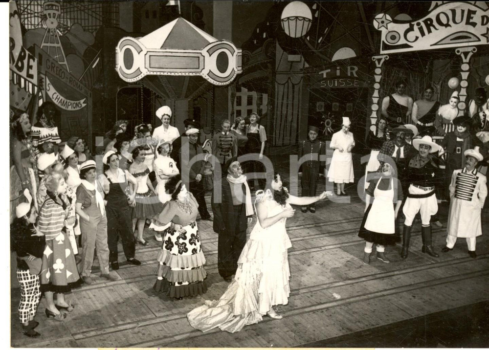1954 PARIS OPERA-COMIQUE  "La femme Ã  barbe" - Jean GIRAUDEAU en scÃ¨ne *Photo Fotografia d'epoca con didascalia coeva.  CONDIZIONI: G FORMATO:  18x13 cm     originale e autentica 1