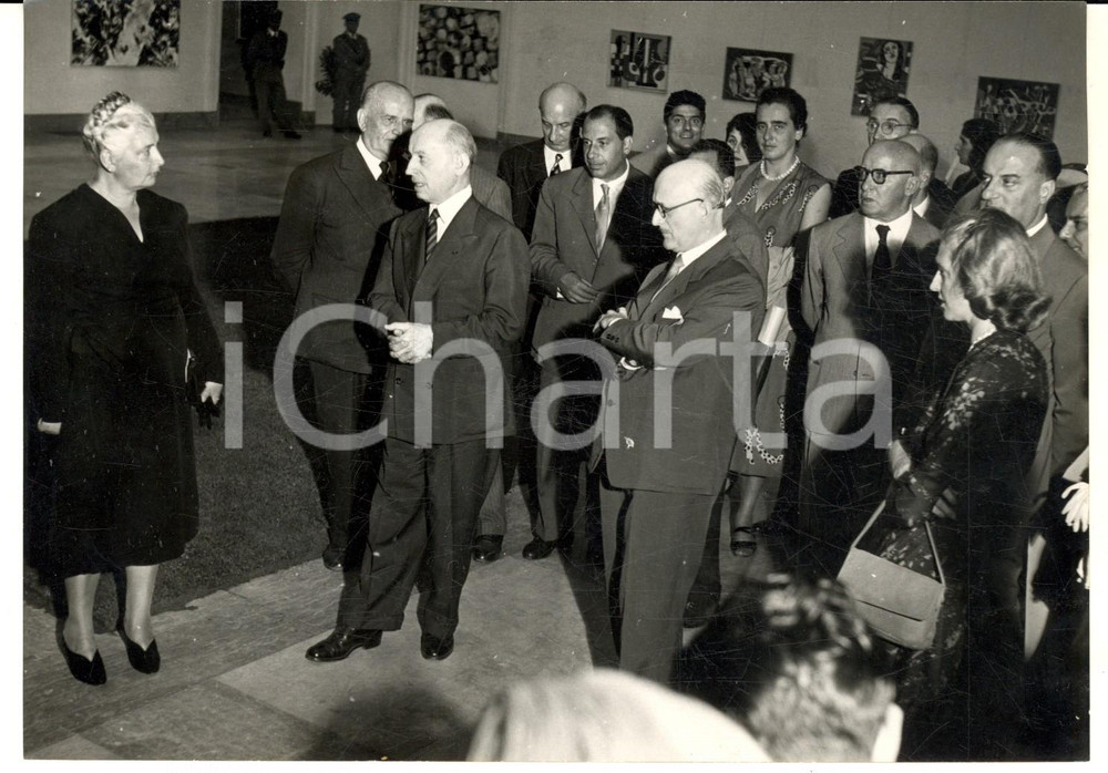 1953 TORINO PROMOTRICE Inaugurazione mostra d'arte italo-francese *Foto 18x13 cm Fotografia d'epoca con didascalia coeva.  CONDIZIONI: G (ma sovraimpressione centrale) FORMATO: 18x13 cm     originale e autentica 1