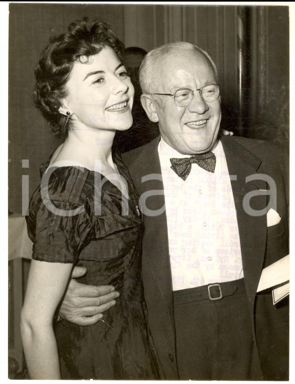 1954 LONDON Dorothy TUTIN and Jack HYLTON get Star of the Year awards *Photo Fotografia d'epoca, con didascalia coeva al verso.  CONDIZIONI: G CONDIZIONI: 15x20 cm    originale e autentica 1