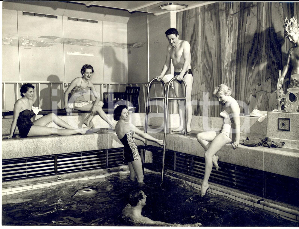 1956 LIVERPOOL CANADIAN PACIFIC "Empress of Britain" - Luxury swimming pool Fotografia d'epoca con didascalia coeva.  CONDIZIONI: GFORMATO: 20x15 cm     originale e autentica 1