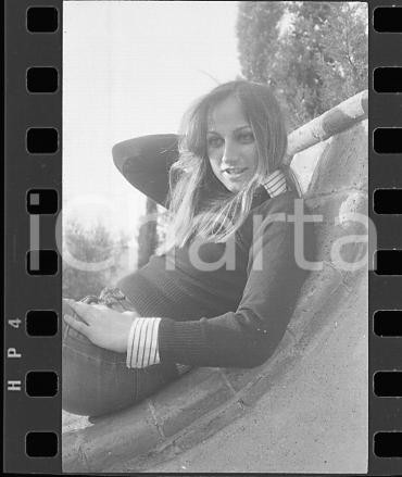 35mm NEGATIVO ORIGINALE * 1980ca COSTUME Gianna NANNINI Ritratto in giardino (6)