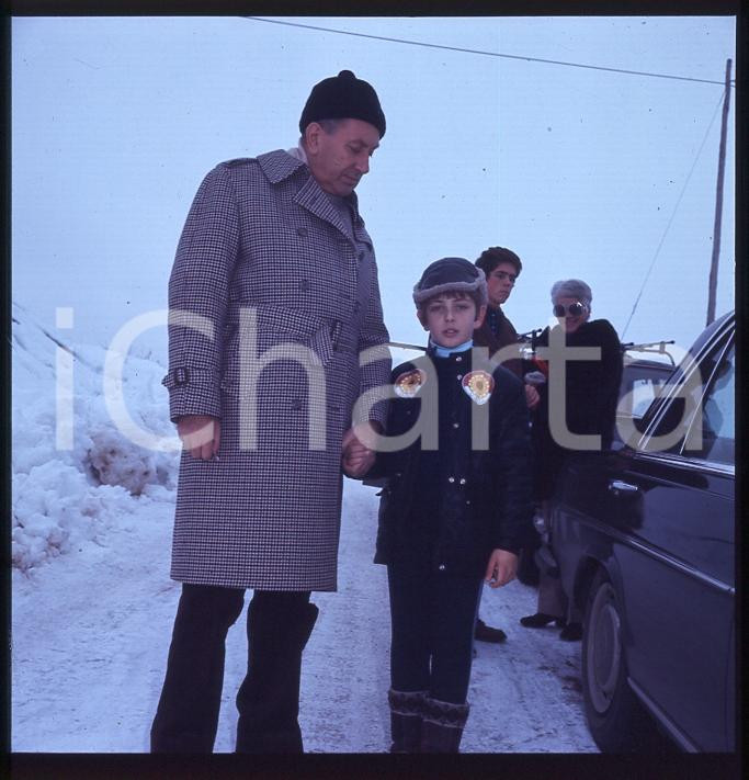 6X6cm NEGATIVO ORIGINALE*1970ca COSTUME Massimiliano PANI con i nonni sulla neve