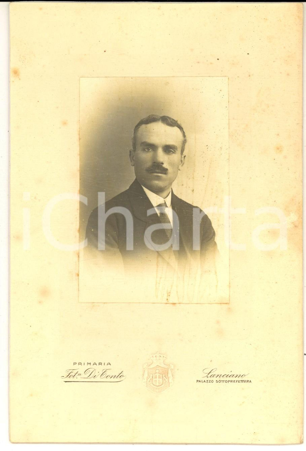 1912 LANCIANO Ritratto di Nicola MELMA con dedica - Foto DI TONTO 11x16 cm Fotografia d'epoca, su cartoncino rigido, con dedica al verso e velina originale di protezione. CONDIZIONI: G     originale e autentica 1