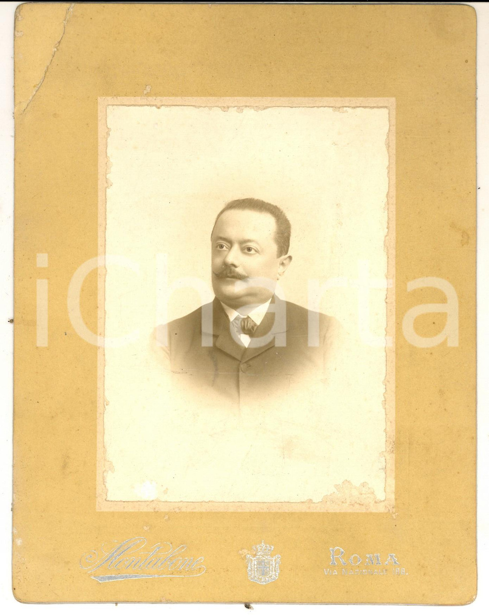 1903 ROMA Ritratto di Cesare GASTI con dedica autografa *Foto MONTABONE 18x22 Fotografia d'epoca, su cartoncino rigido, con dedica autografa al verso. CONDIZIONI: POOR (segni di umidit&agrave;, alcune mancanze ai margini della fotografia e piegatura all'angolo superiore sinistro del cartoncino) FORMATO: 18x22 cm    originale e autentica 1