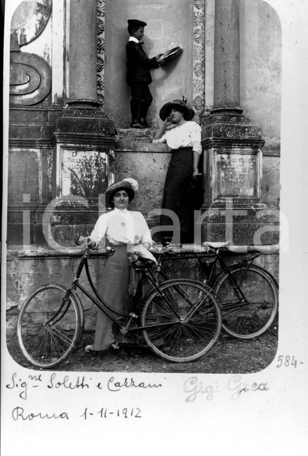 1912 ROMA Le signorine Soletti e Maria Cazzani * Foto cartolina artistica Non viaggiataCONDIZIONI: G  NOTA BENE: TUTTI I DIRITTI RISERVATI;E' VIETATA LA RIPRODUZIONE    originale e autentica 1