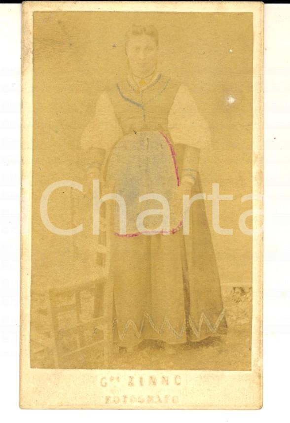 1870 ca ITALIA Ritratto di donna in costume tradizionale - Foto Giuseppe ZINNO