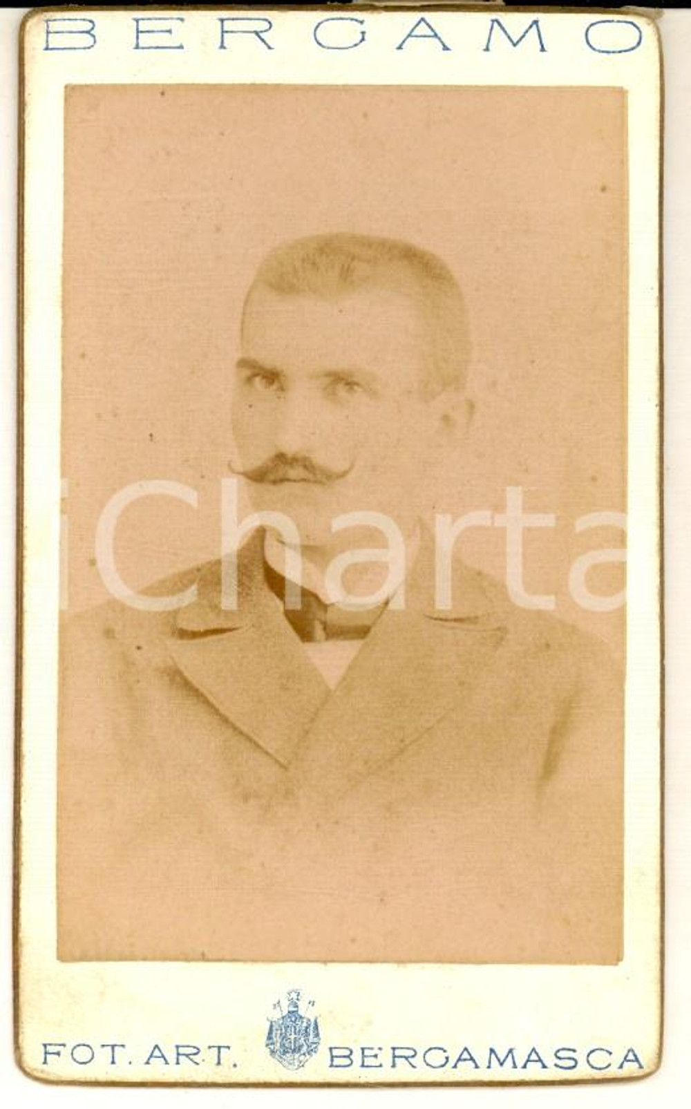 1880 ca BERGAMO Ritratto di giovane uomo - Fotografia artistica bergamasca CDV