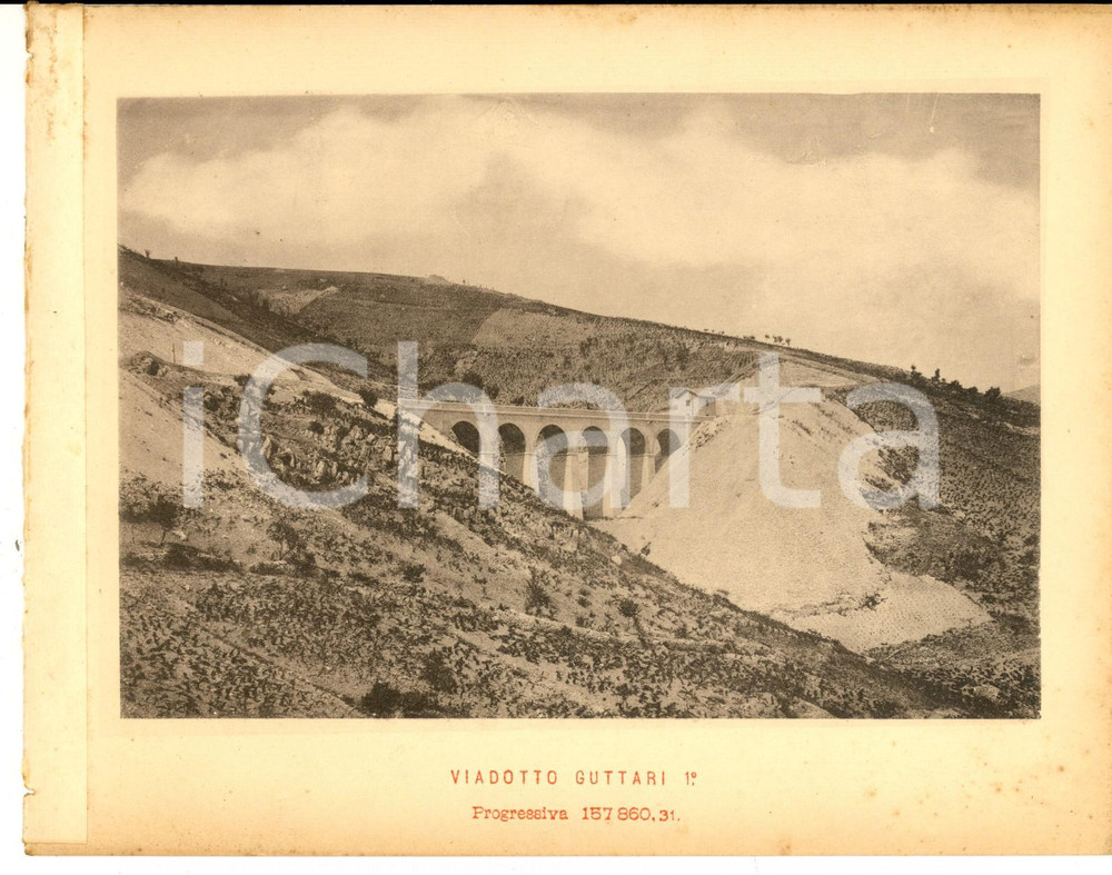 1888 Ferrovia ROMA-SULMONA - Viadotto GUTTARI - Stampa 20x16 cm Stampa d'epoca, su cartoncino.CONDIZIONI: G (ma residuo cartaceo al margine sinistro)    originale e autentica 1