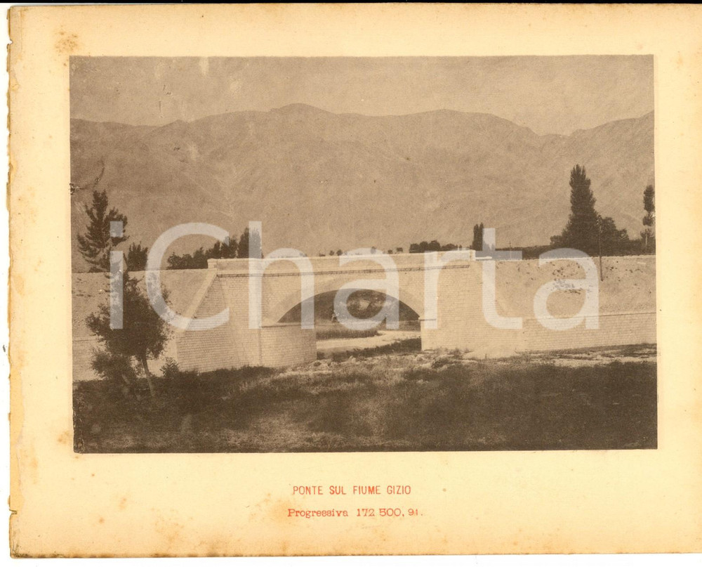 1888 Ferrovia ROMA-SULMONA - Ponte sul fiume GIZIO - Stampa 20x16 cm Stampa d'epoca, su cartoncino.CONDIZIONI: FAIR (lievi fioriture e abrasioni marginali)    originale e autentica 1