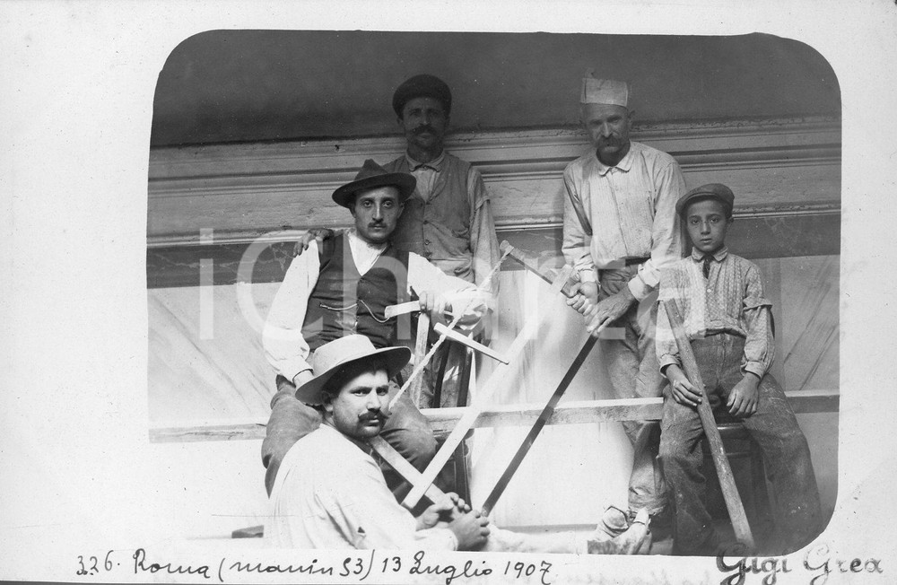 1907  ROMA Operai al lavoro in via MANIN 53 *Fotocartolina