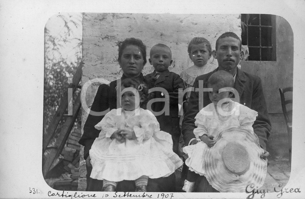 1907 CORTIGLIONE (AT) Famiglia contadina agghindata a festa *Fotocartolina
