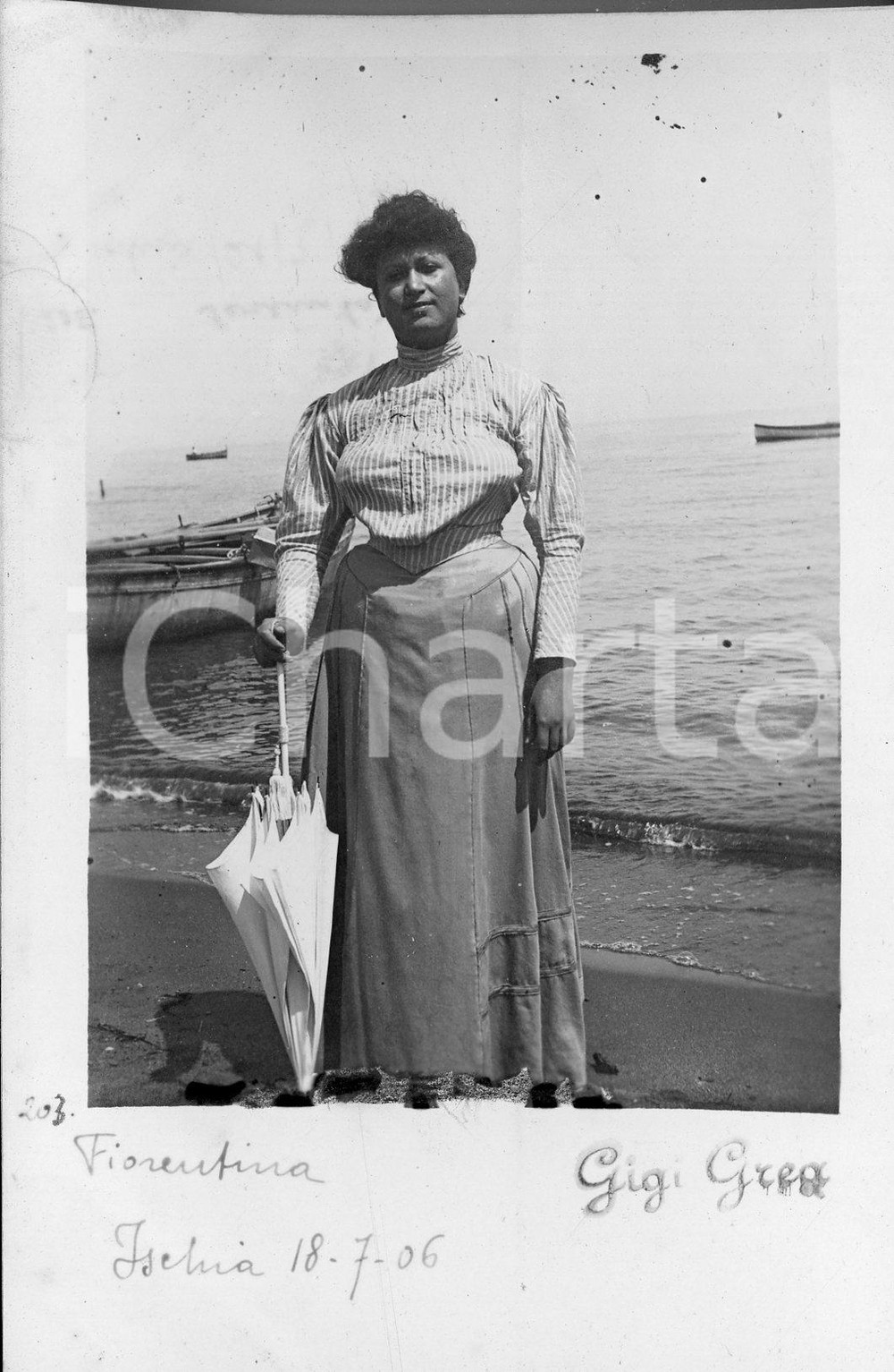 1906 ISCHIA La signorina Fiorentina sulla spiaggia *Fotocartolina