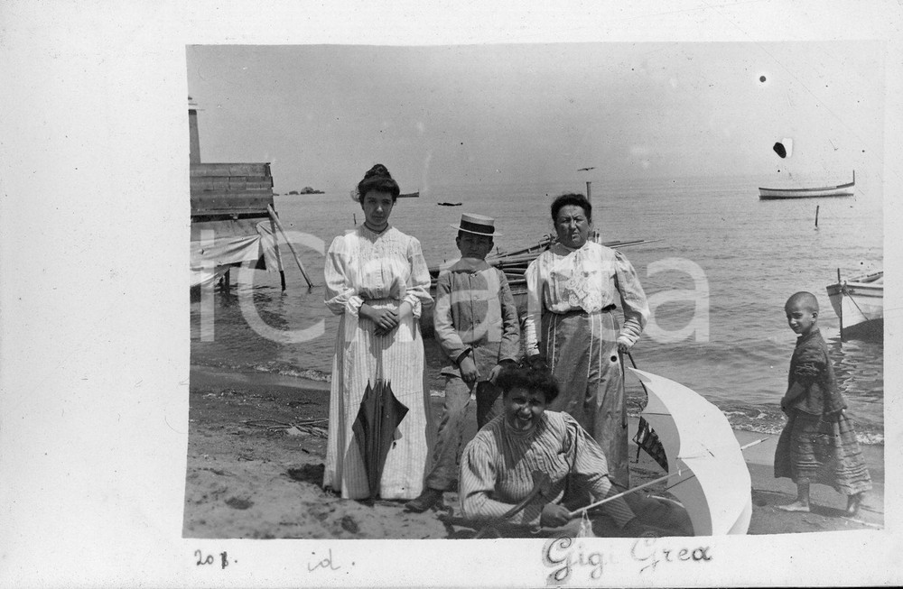 1906 ISCHIA Gruppo di bagnanti in spiaggia *Fotocartolina