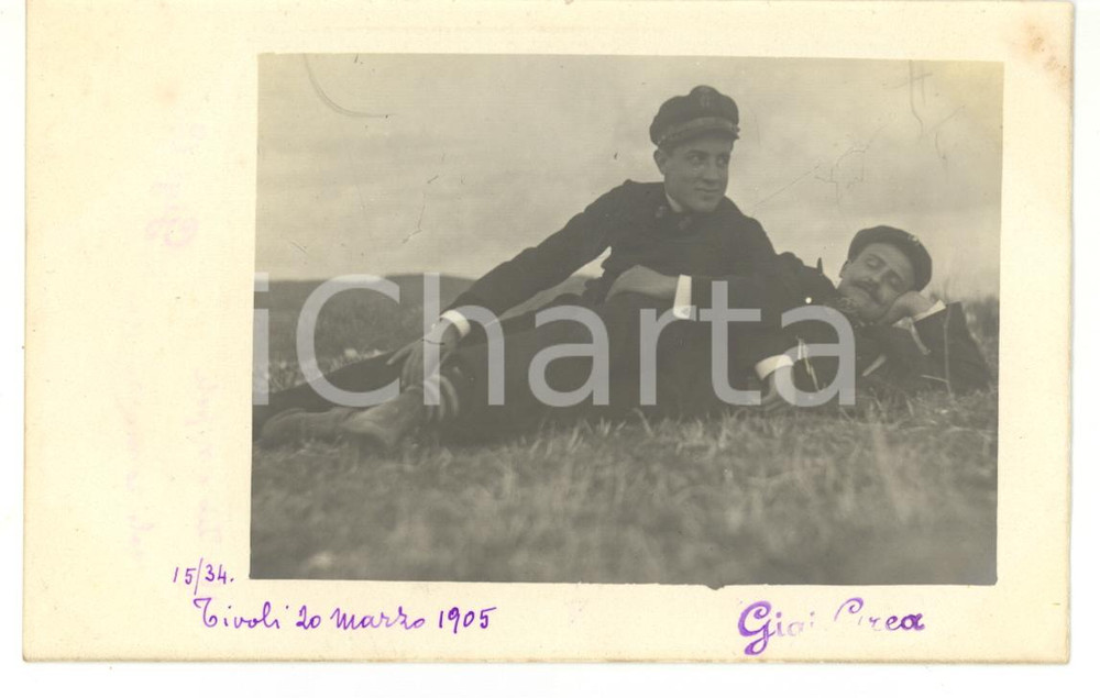 1905 TIVOLI Funzionari delle ferrovie riposano sull'erba *Fotocartolina VINTAGE