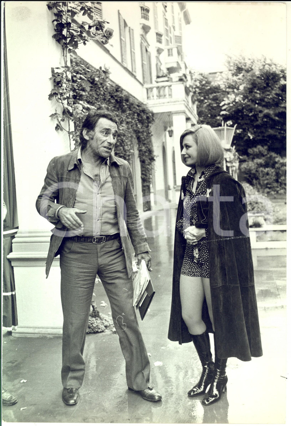 1970 ca COSTUME ITALIA Raffaella CARRA' con Alberto LUPO *Fotografia 20x30 Fotografia di agenzia. CONDIZIONI: GFORMATO: 20x30 cm    originale e autentica 1