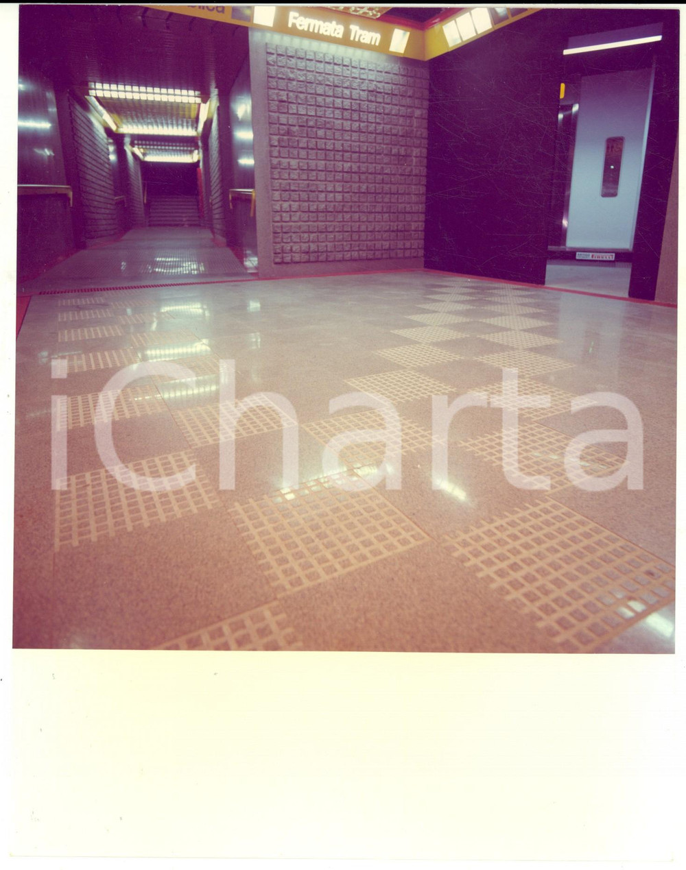 1990 MILANO Metropolitana M3 - Nuova stazione REPUBBLICA - Corridoio - Foto