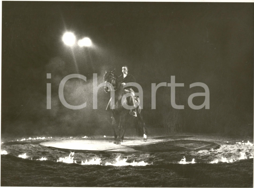 1985 ca FRANCE Teatro equestre ZINGARO - BARTABAS su pista di fuoco *Foto 24x18