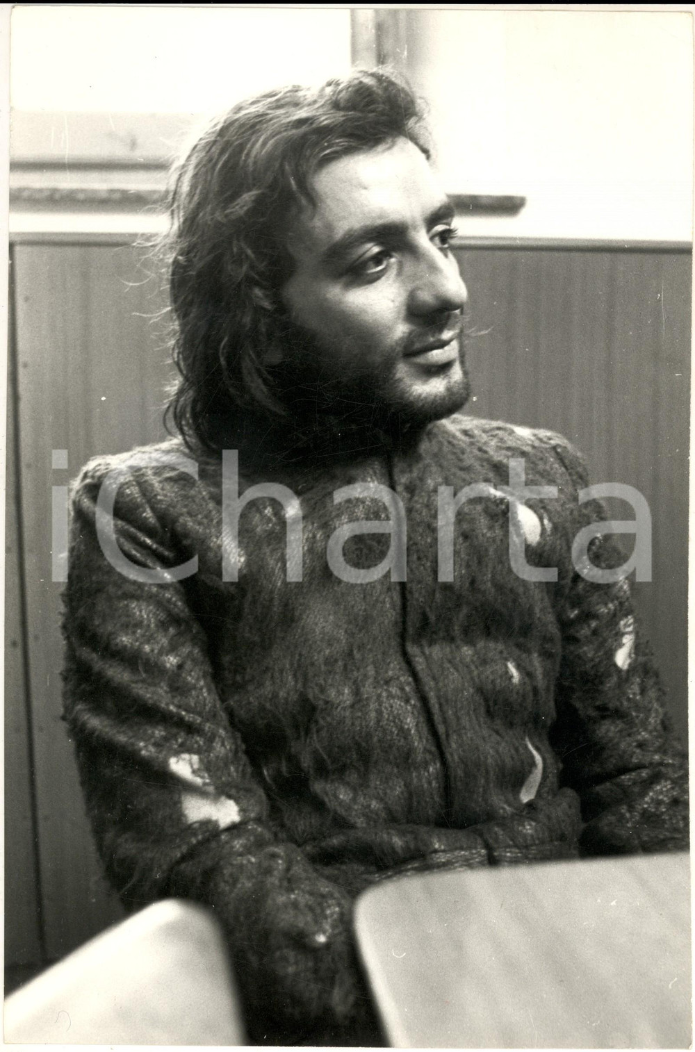 1975 CINEMA ITALIA Mino REITANO durante le riprese di "Povero Cristo" - Foto  Fotografia di agenzia. CONDIZIONI: GFORMATO: 20x30 cm    originale e autentica 1