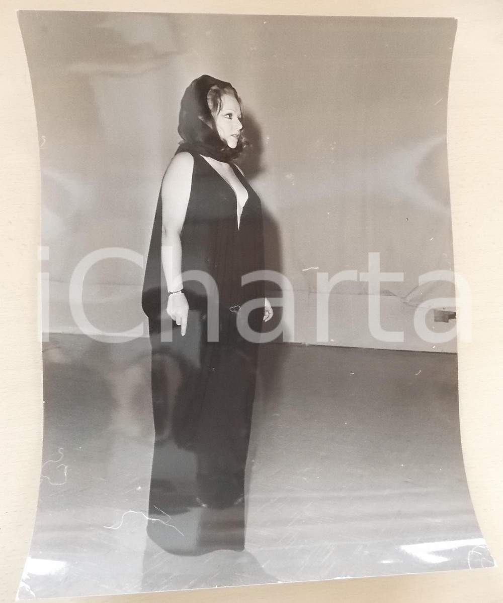 1970 ca COSTUME ITALIA Cantante Orietta BERTI sul palco - Foto 30x40 cm