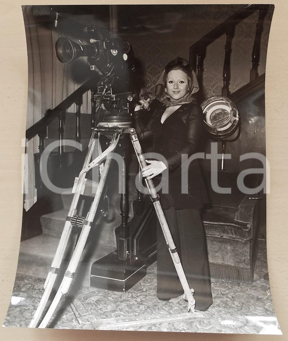 1970 ca COSTUME ITALIA Cantante Orietta BERTI alla macchina da presa *Foto 30x40