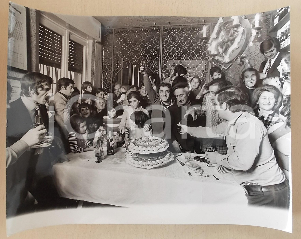 1975 ca MONZA Mino REITANO festeggia il compleanno con la famiglia - Foto 40x30
