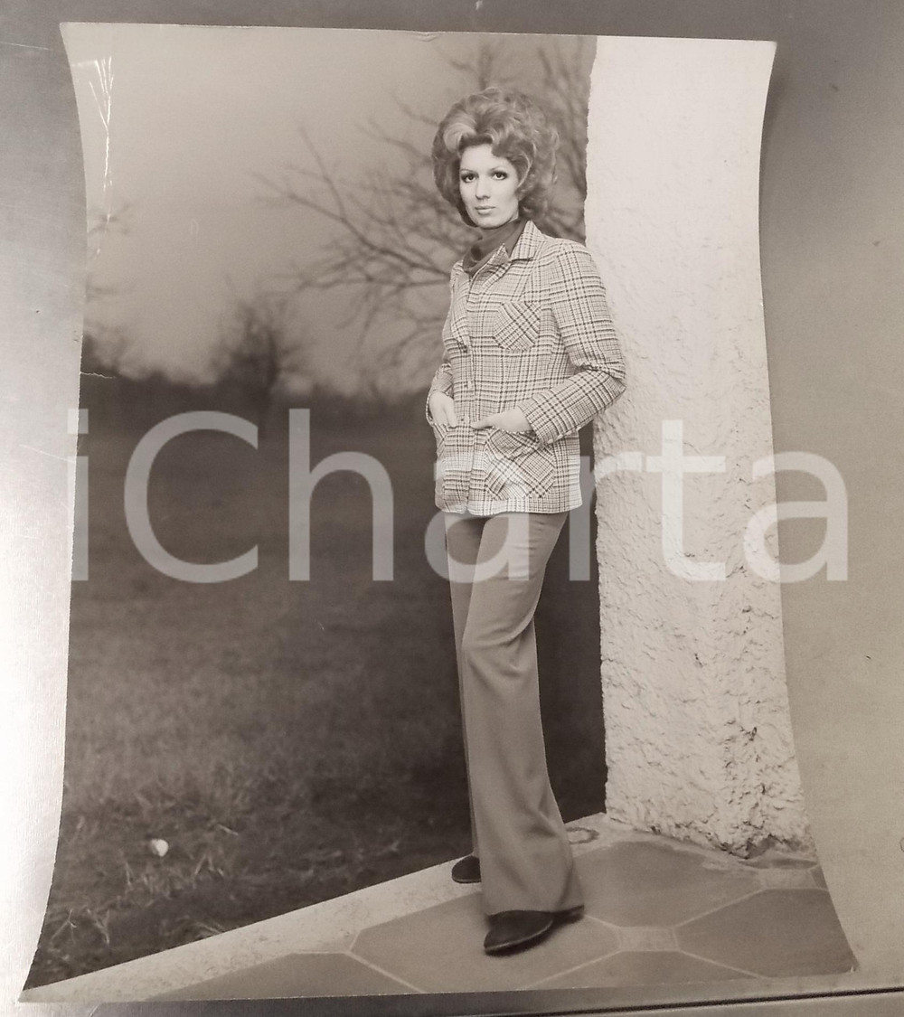 1970 ca COSTUME Cantante Iva ZANICCHI con giacca a quadretti (1) *Foto 30x40