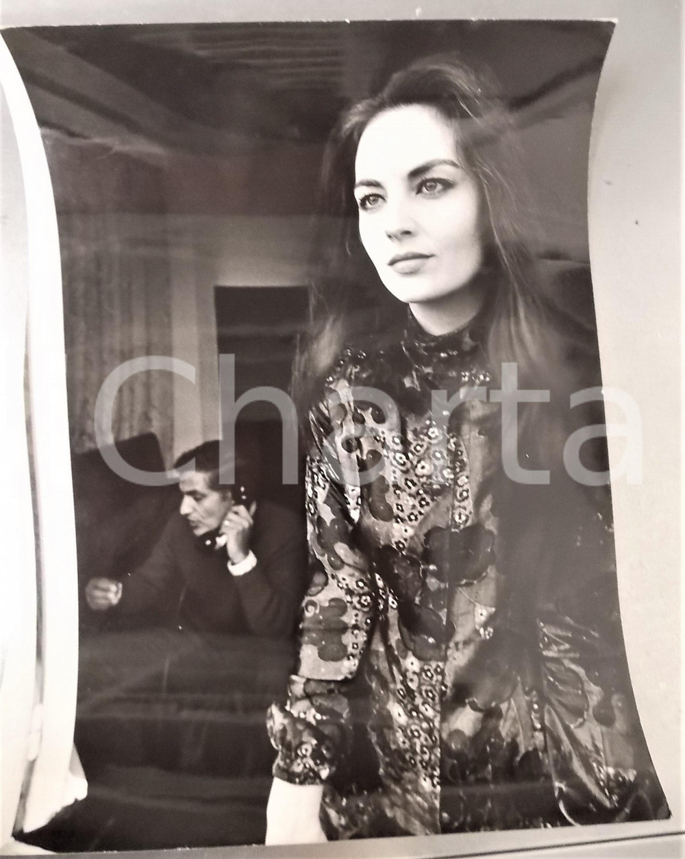 1970 ca PARIS Olga KARLATOS con Nikos PAPATAKIS al telefono *Foto 30x40 cm