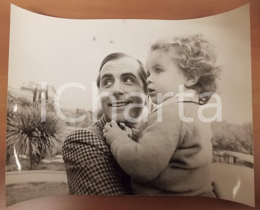 1970 ca COSTUME Attore Carlo GIUFFRE' con il figlio bambino (2) Foto 40x30 cm