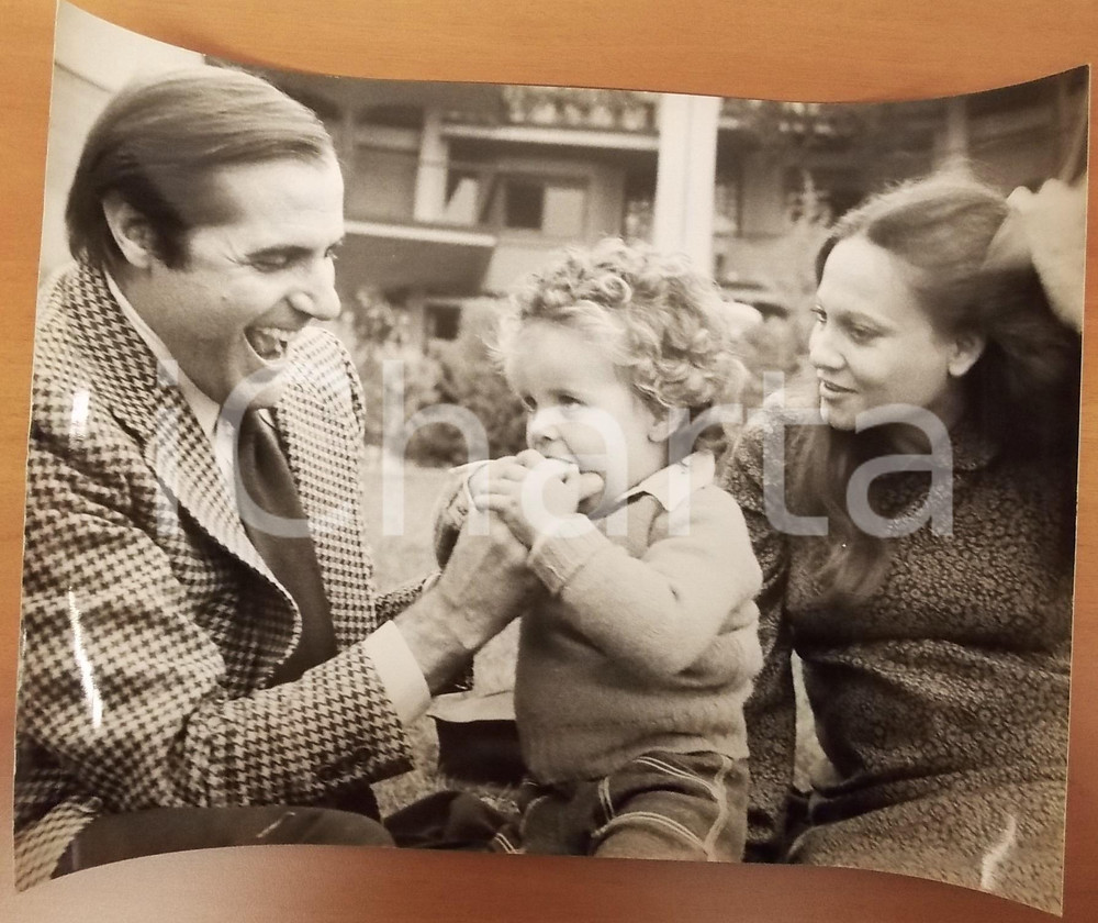 1970 ca COSTUME Carlo GIUFFRE' con moglie e figlio bambino (1) Foto 40x30 cm