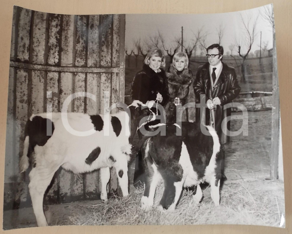1970 ca COSTUME Soprano Mirella FRENI in una fattoria (4) Foto 40x30 cm